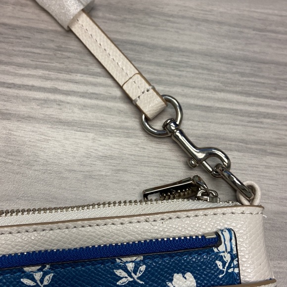 Coach Mini Shoulder Bag and Zippered Pouch Set - Picture 16 of 16